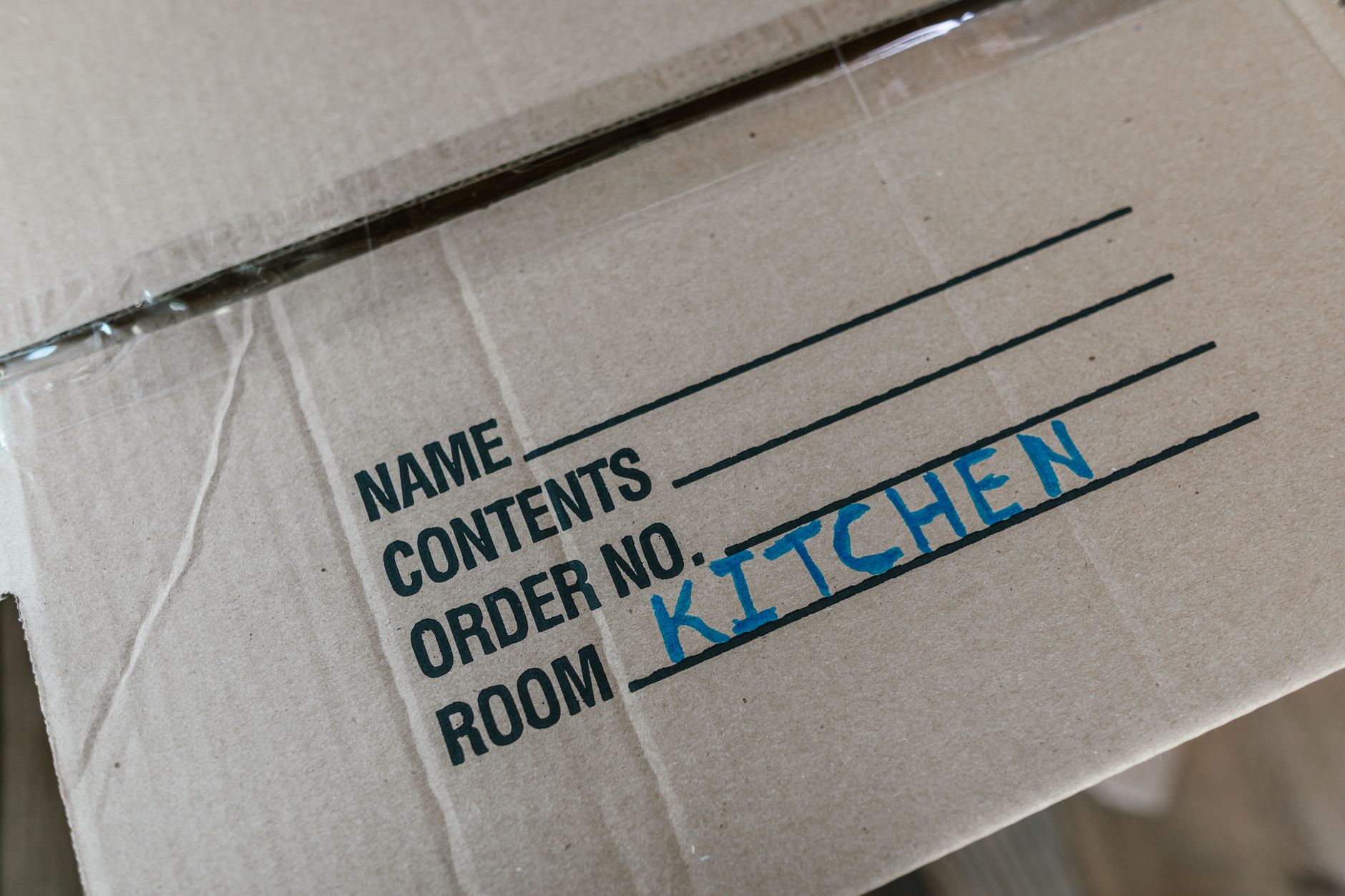 a HelloFresh insulated delivery box open on a doorstep, showing ice packs and individually labeled ingredient packets arranged inside