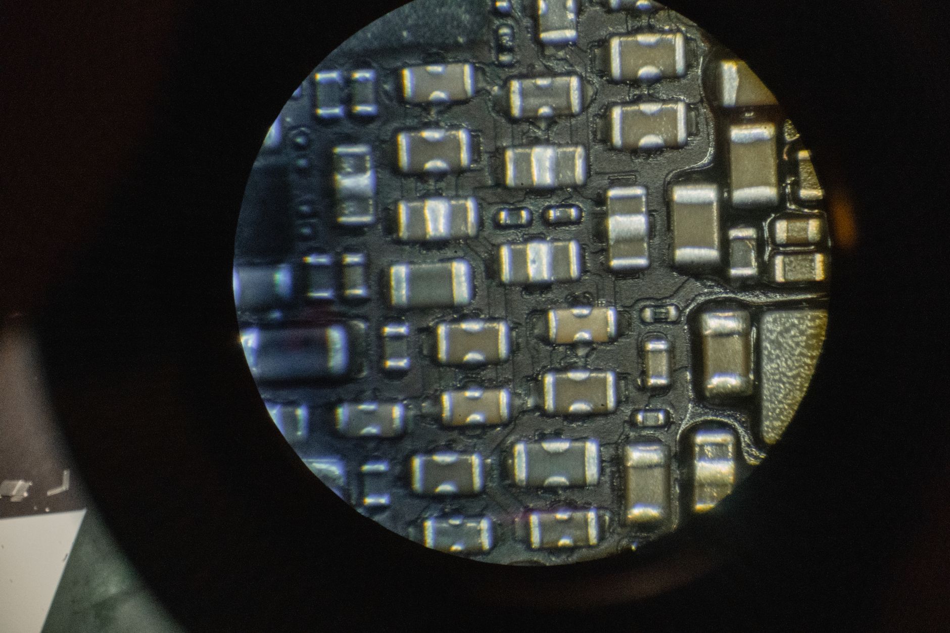 close-up of a Qualcomm Snapdragon mobile chip mounted on a green PCB inside a compact electronics enclosure